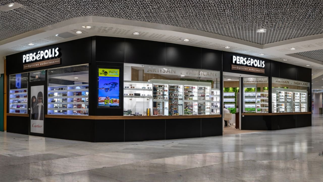 Photo du magasin Persepolis Opticien situé à Destreland, Baie-Mahault, Guadeloupe : spécialiste des lunettes sur mesure, verres optiques, solaire et conseils personnalisés pour tous les besoins visuels